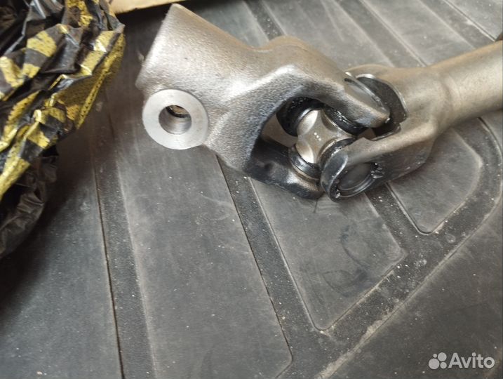 Вал рулевого управления (карданчик)