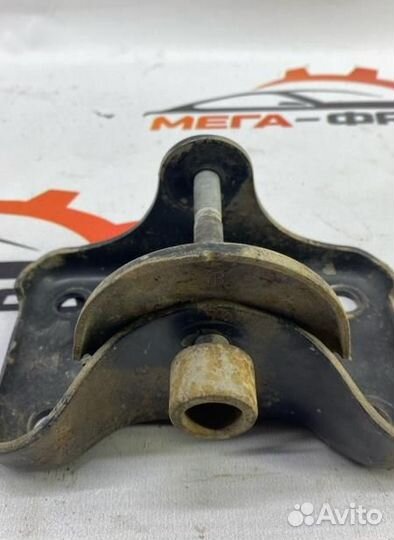 Крепление балки подвески заднее Citroen C4