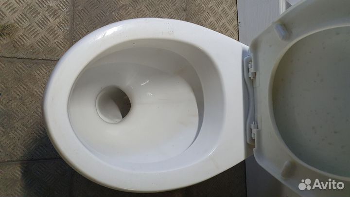 Унитазы и бачки бу