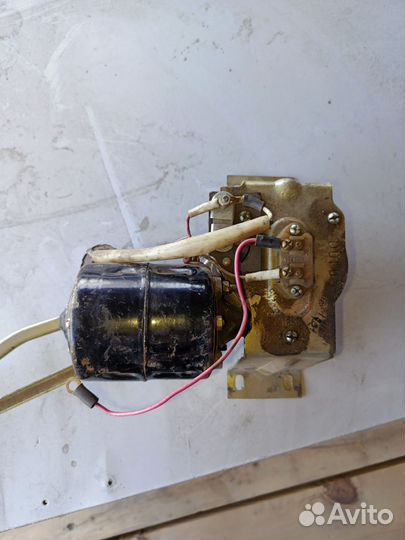 Моторчик с тягами для стеклоочистителя газ 69