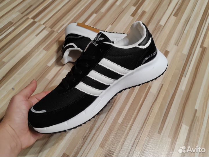 Кроссовки adidas retropy