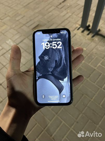 Телефон iPhone 11