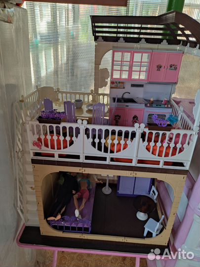 Кукольный домик с мебелью