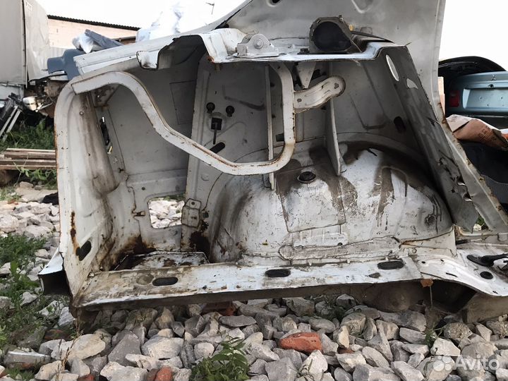 Крыло заднее левое Renault Logan