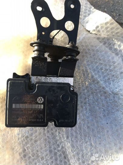 Блок абс с кронштейном Skoda, VW