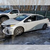 Toyota Prius PHV 1.8 CVT, 2022, 21 000 км, с пробегом, цена 1 950 000 руб.