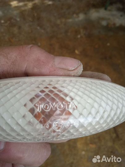 Повторитель в крыло Тойота Витц