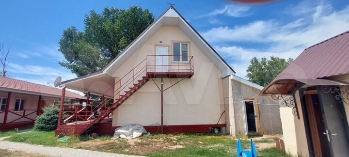 Дом 200,7 м² на участке 8,8 сот.