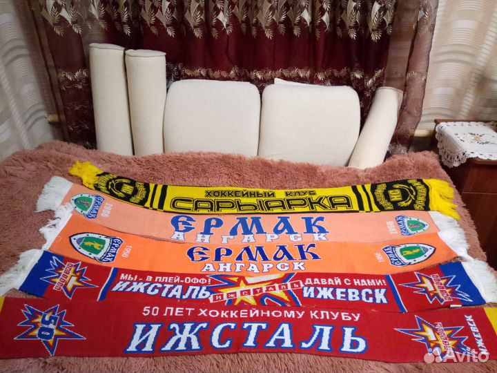 Коллекция хоккейных шарфов