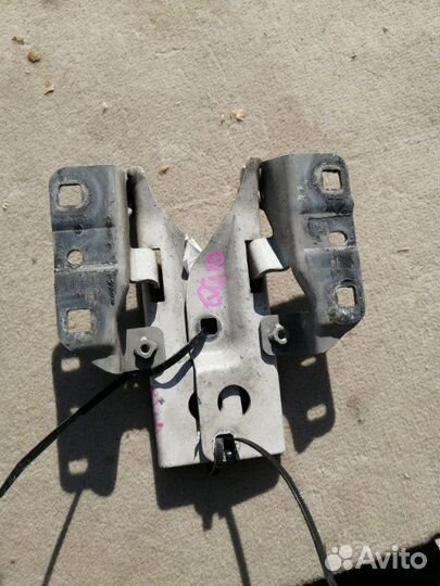 Петля капота Nissan Bluebird Sylphy G10 2002