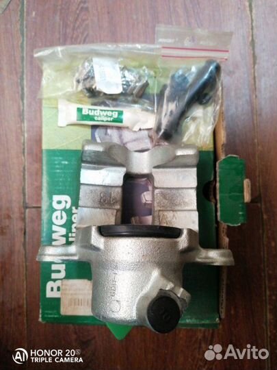 Суппорт задний левый Toyota Land Cruiser 80