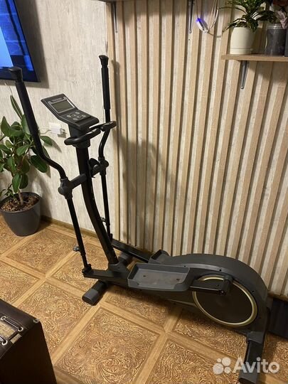 Эллиптический тренажер (эллипсоид, эллипс)