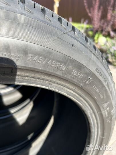 Michelin X-Ice XI3 245/45 R19 102H