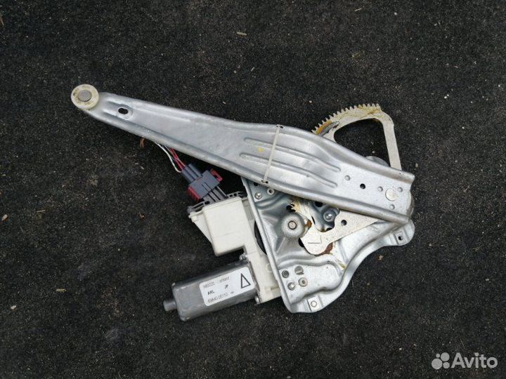 Стеклоподъемник задний левый Toyota Avensis AZT250