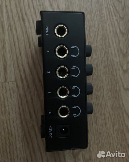 Предусилитель Mackie HM 4