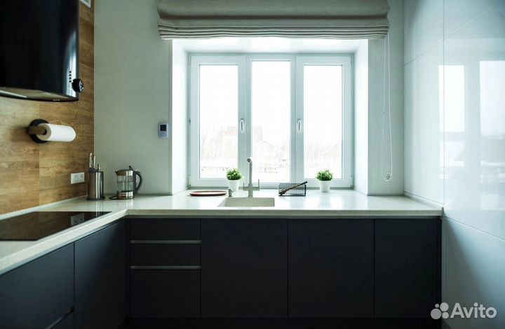 Угловая в потолок кухня на заказ