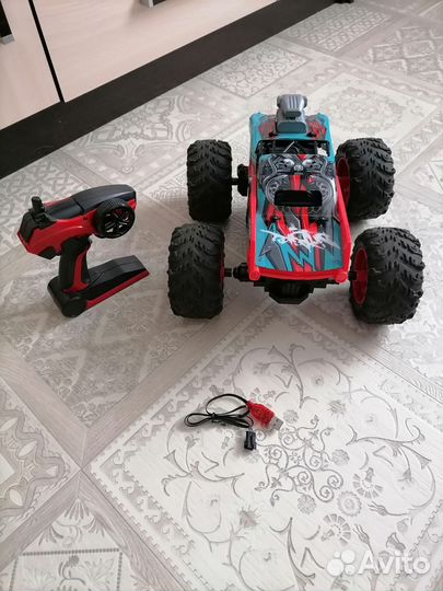 Внедорожник на пульте управления