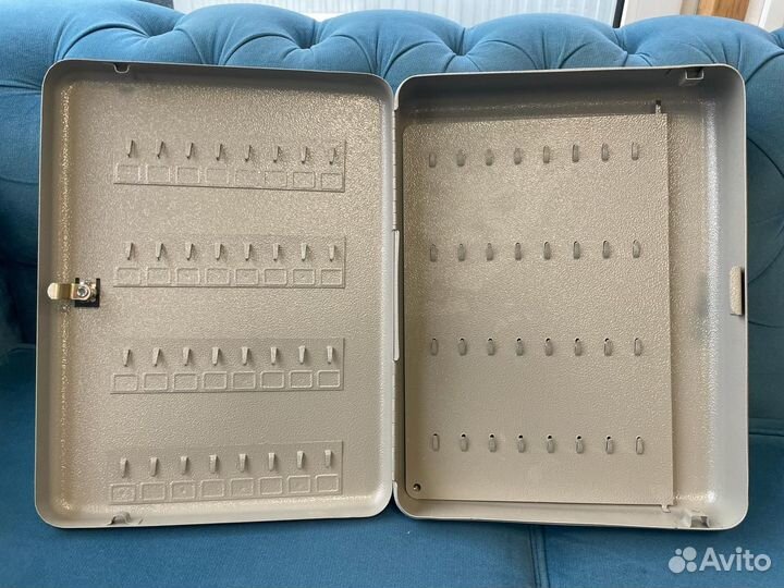 Ящик металлический с замком для ключей