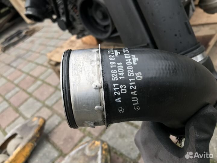 Патрубок интеркулера на Mercedes W211 2.2 E-Class