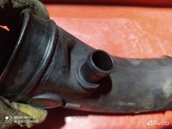 Патрубок воздухозаборника Volkswagen Passat B3