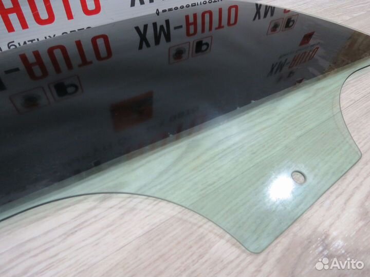 Стекло двери задней правой Volkswagen Polo