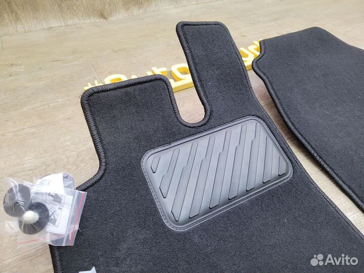 Коврики в салон Isuzu D-max (Вышивка)