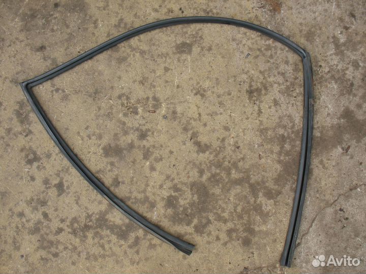 Уплотнитель стекла двери Kia Spectra/Shuma 2