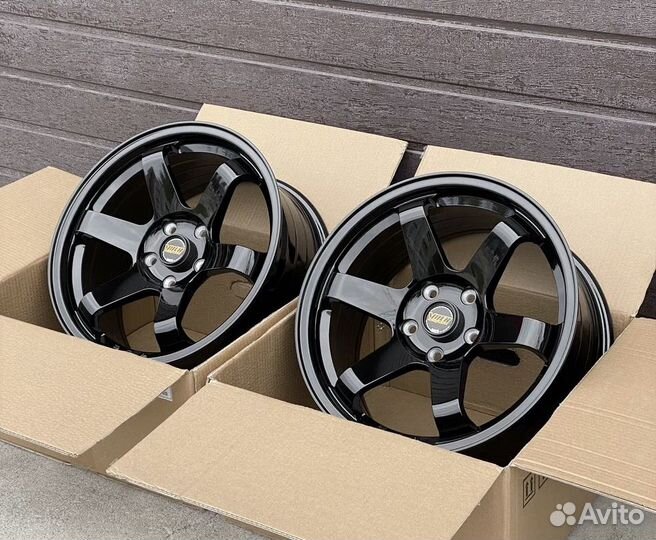 Rays R17x8 5x114,3 ET35 CB73,1