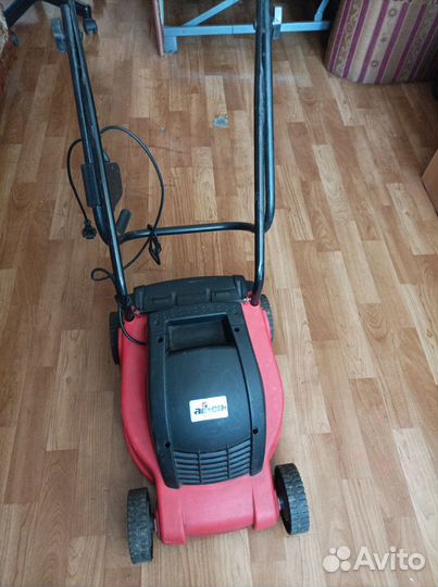 Газонокосилка электрическая