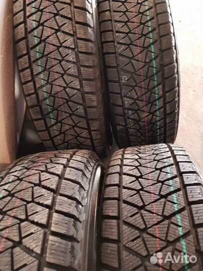 Bridgestone Blizzak DM-V2 285/50 R20 112T