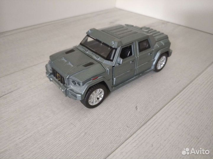 Игрушечная машинка