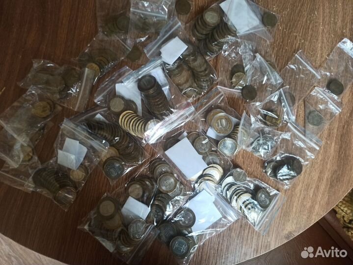 Юбилейные монеты