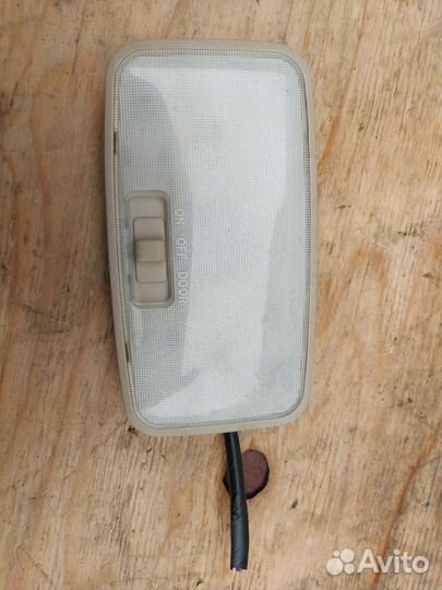 Фонарь салона (плафон) задний Toyota Prius 2 NHW20