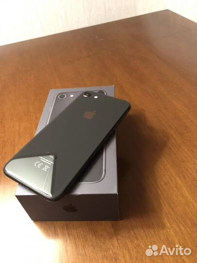 iPhone 8, 64 ГБ