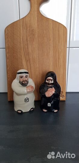 Солонка и перечница фарфор фигурка в нац. одежде