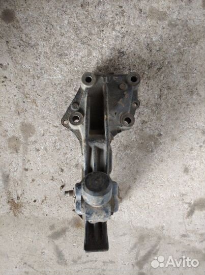 Кронштейн промежуточного вала Citroen C 4 2 1.6