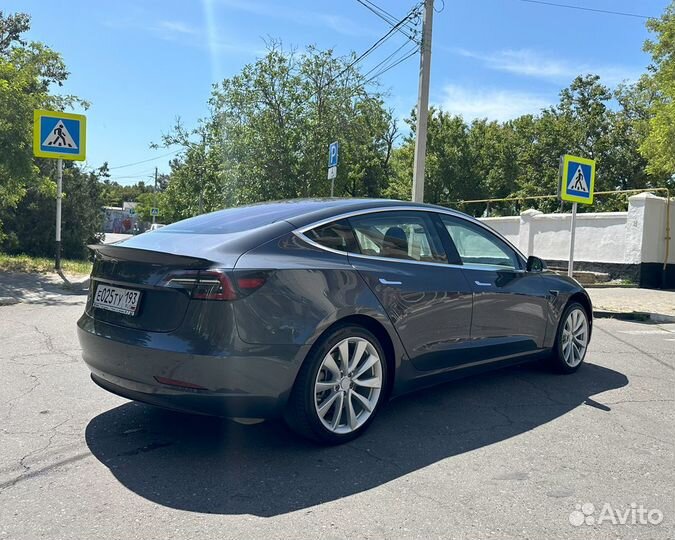 Аренда электромобиля Tesla Model 3