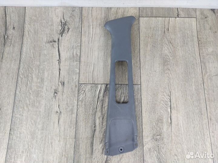 Обшивка стойки центральной правой верхняя Carina E