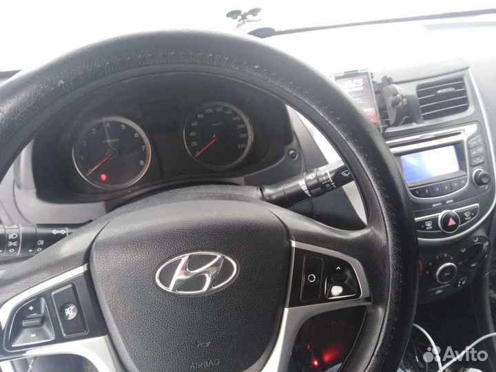 Hyundai Solaris 1.4 МТ, 2013, битый, 300 000 км