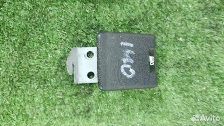 Кнопка лючка бензобака Mitsubishi L200 внедорожник