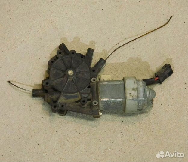 Моторчик стеклоподъемника пер. левый VW Golf 2