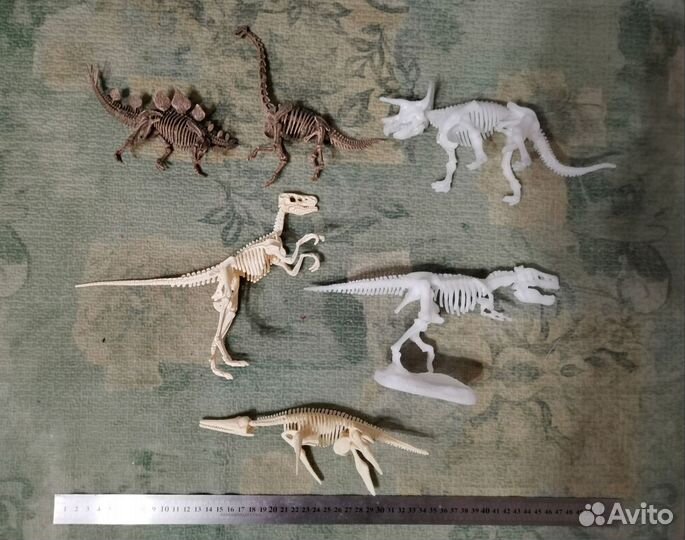 Скелеты динозавров игрушечные
