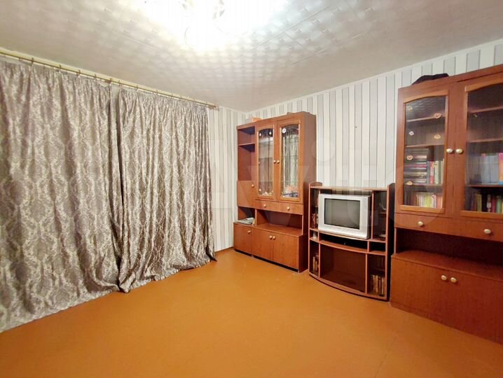 2-к. квартира, 61 м², 1/3 эт.