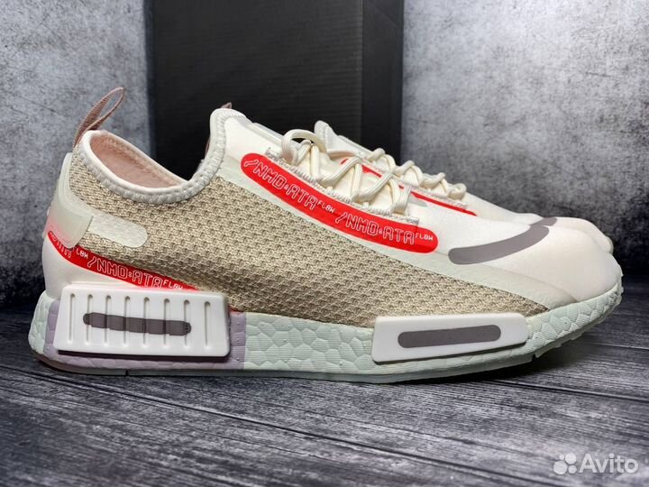 Кроссовки adidas бежевые