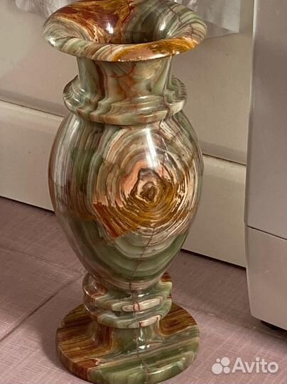 Ваза из оникса