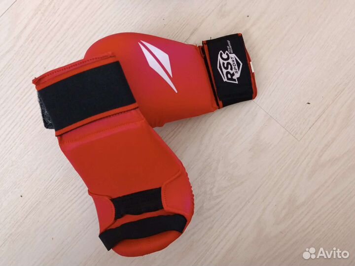 Боксерские перчатки, лапы, костюмы для карате