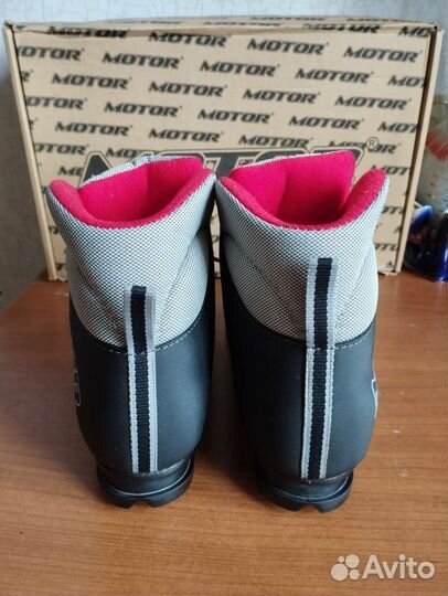 Новые Ботинки лыжные мotor р. 38 25 см