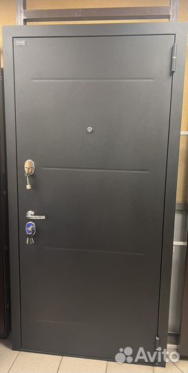 Дверь металлическая 96 на 205