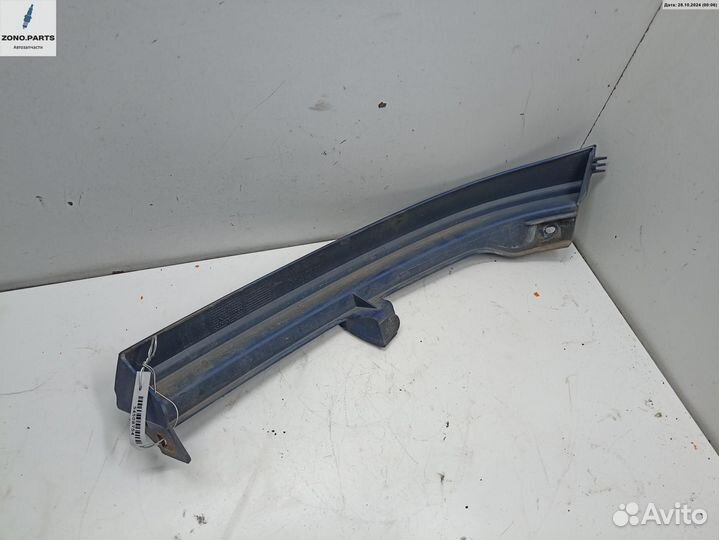 Ус под фару правый 90580652 на Opel Zafira A