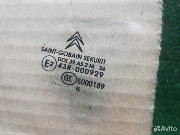 Стекло двери переднее правое Citroen C4 2004